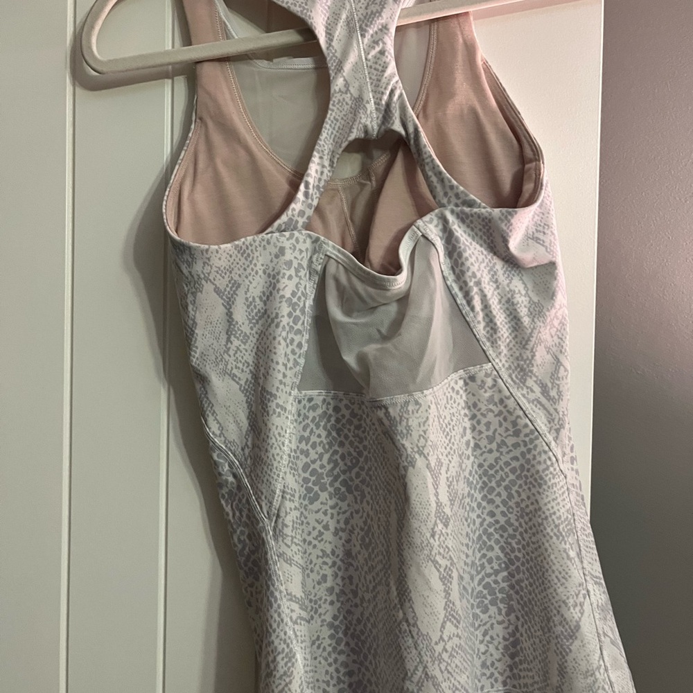 Lulu lemon top